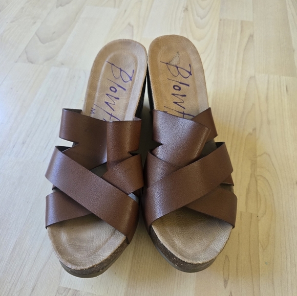 Blowfish Brown Wedge Sandals Size 9 - Picture 2 of 8